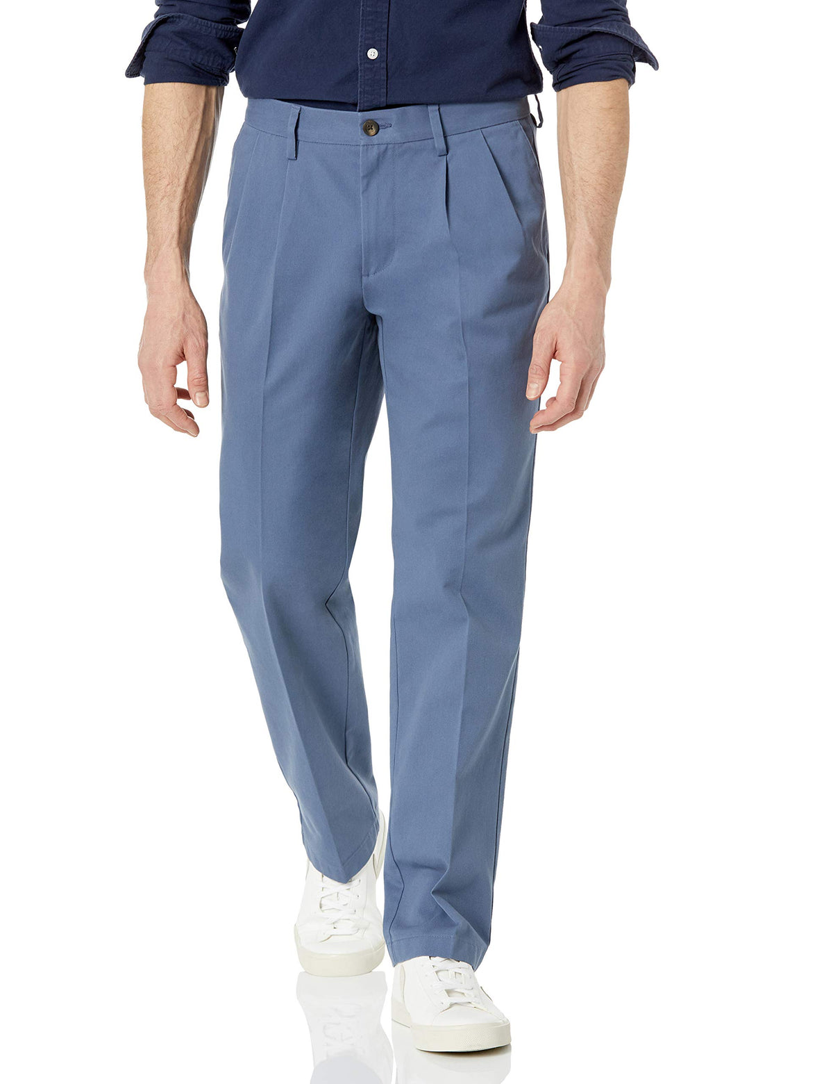 Amazon Essentials Men's Classic-Fit Wrinkle-Resistant Pleated Chino Pant (Available in Big & Tall)