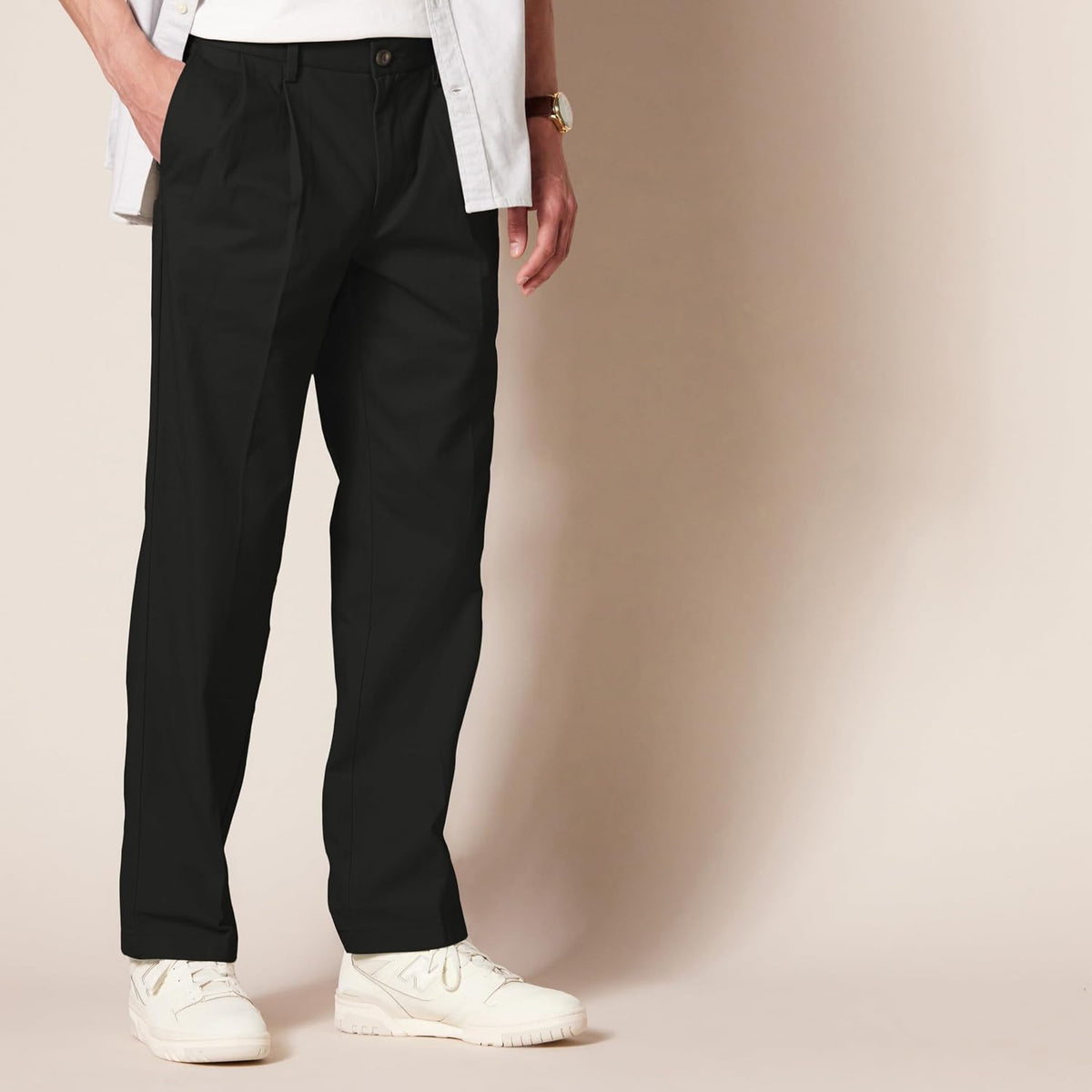 Amazon Essentials Men's Classic-Fit Wrinkle-Resistant Pleated Chino Pant (Available in Big & Tall)