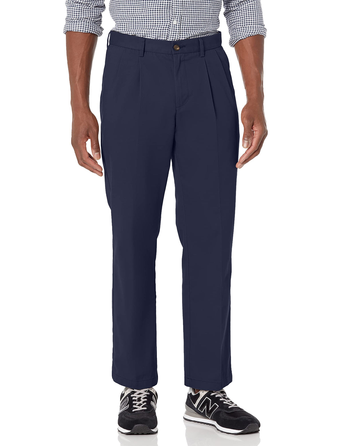 Amazon Essentials Men's Classic-Fit Wrinkle-Resistant Pleated Chino Pant (Available in Big & Tall)