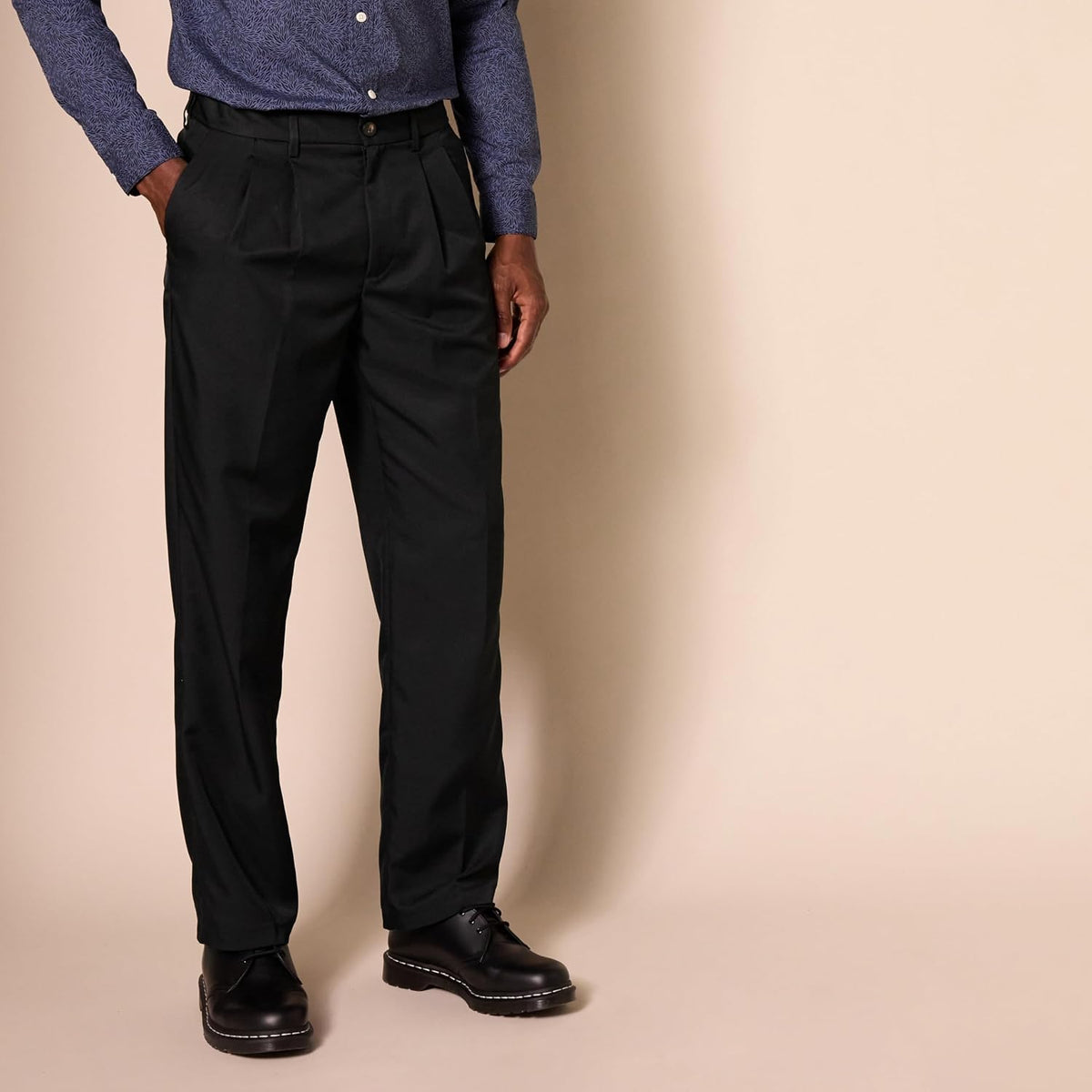 Amazon Essentials Men's Classic-Fit Pleated Dress Pants (Available in Big & Tall)