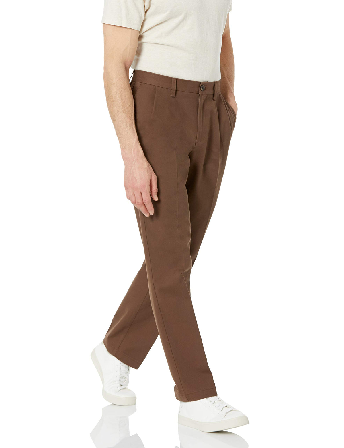 Amazon Essentials Men's Classic-Fit Wrinkle-Resistant Pleated Chino Pant (Available in Big & Tall)