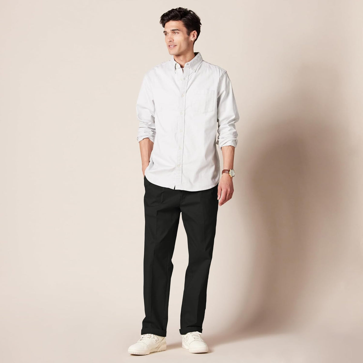Amazon Essentials Men's Classic-Fit Wrinkle-Resistant Pleated Chino Pant (Available in Big & Tall)