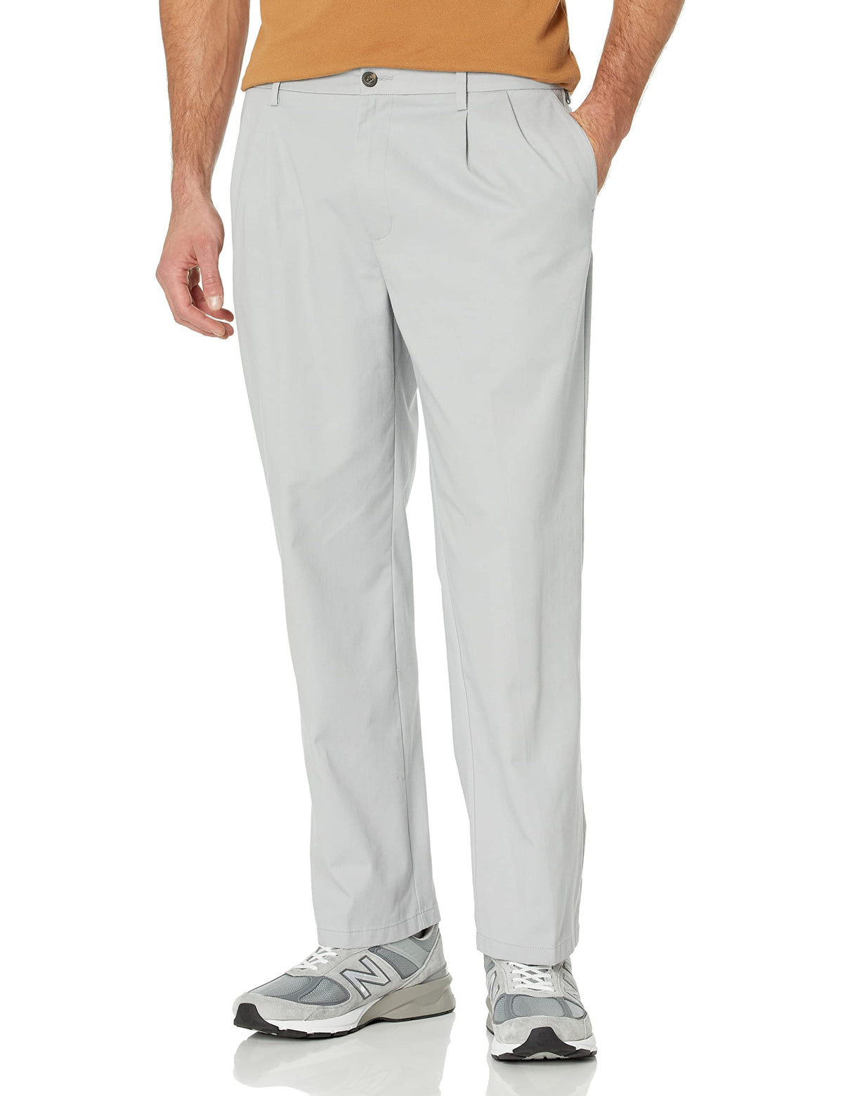 Amazon Essentials Men's Classic-Fit Wrinkle-Resistant Pleated Chino Pant (Available in Big & Tall)
