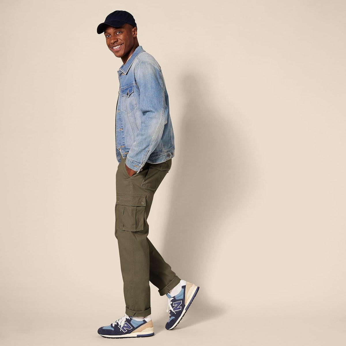 Amazon Essentials Men's Slim-Fit Stretch Cargo Pants with Tapered Leg