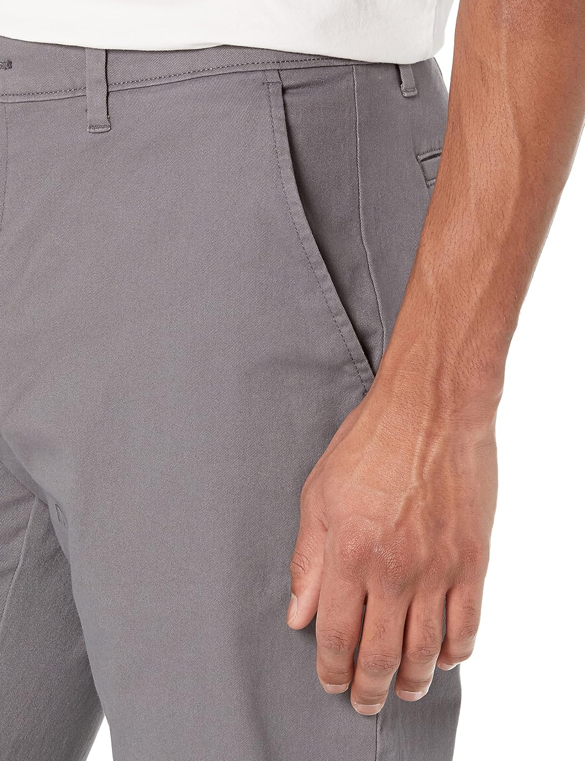 Amazon Essentials Men's Straight-Fit Casual Stretch Chino Pants, Sits at Waist